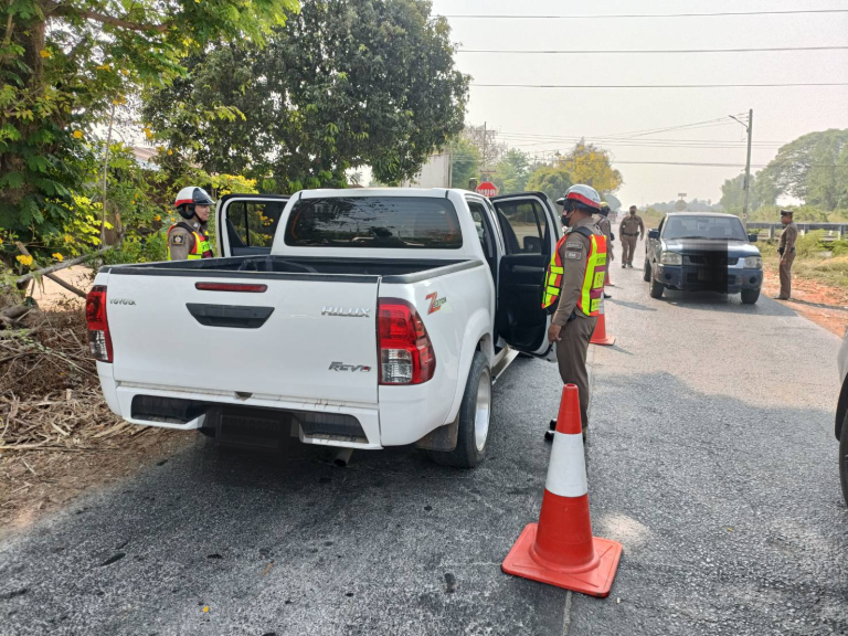 ร้อยเวร60 พร้อมกำลังสายตรวจรถยนต์ รถจักรยานยนต์ สายตรวจจราจร ร่วมตั้ง ว.43 จุดสกัดเพื่อป้องกันอาชญากรรม